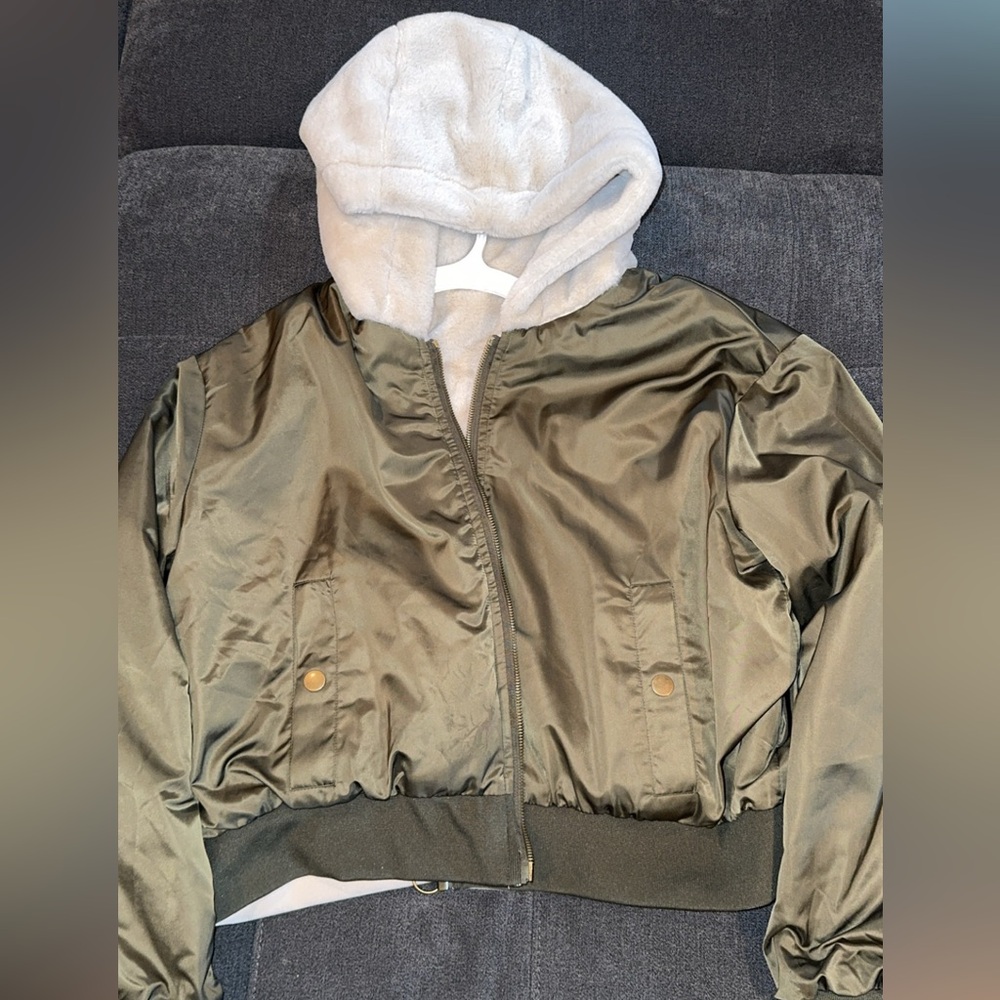 Aeropostale Cream Reversible Faux Fur crop Jacket